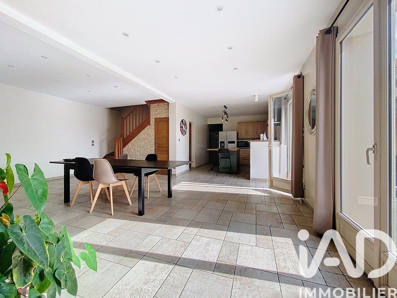 Maison - 218 m² - 8 pièces