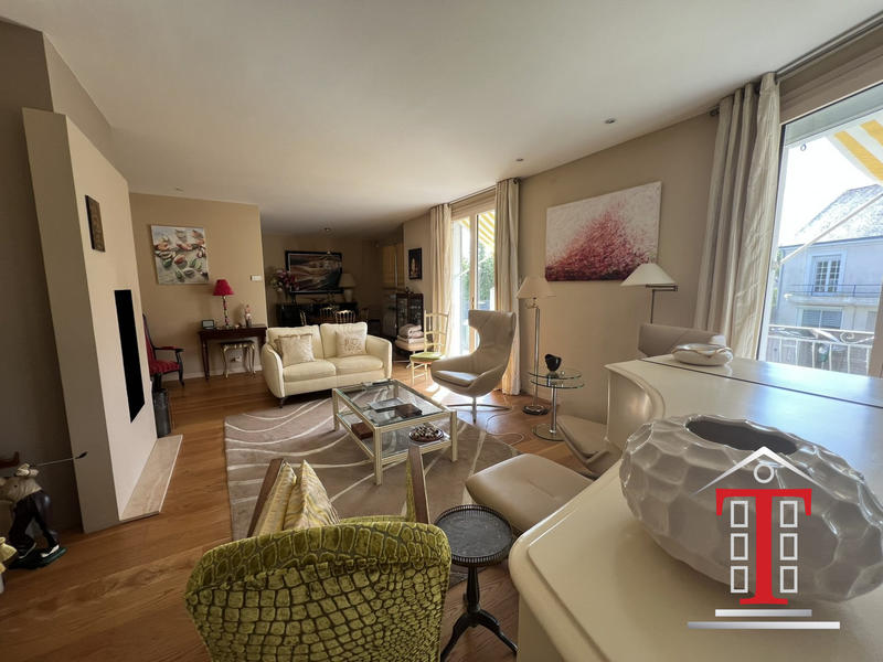 Maison - 200 m² - 8 pièces