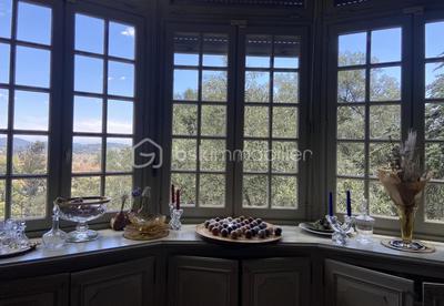 Demeure - 245 m² - 7 pièces