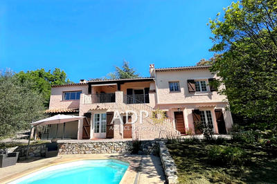 Maison - 138 m² - 5 pièces