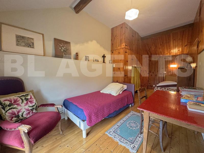 Maison - 250 m² - 4 pièces