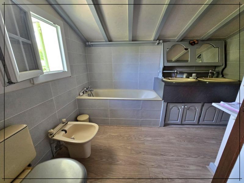 Maison - 180 m² - 6 pièces