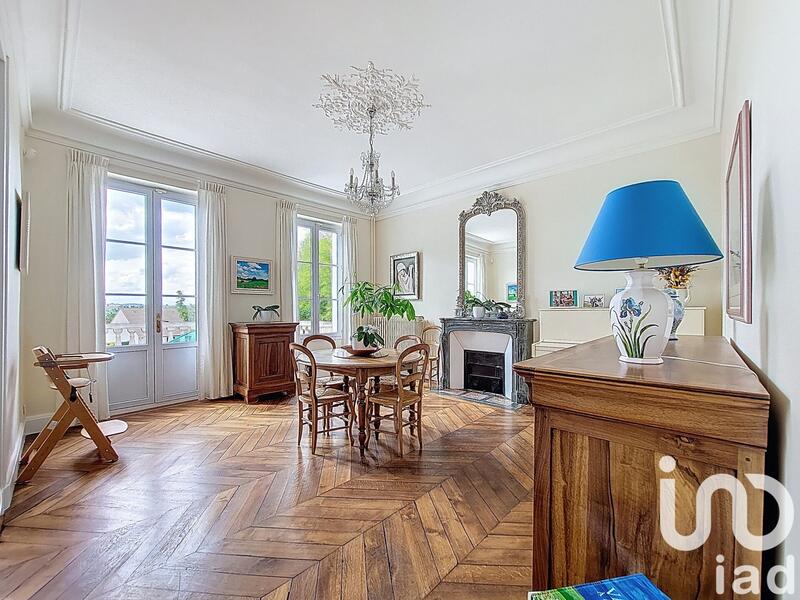 Maison - 233 m² - 8 pièces