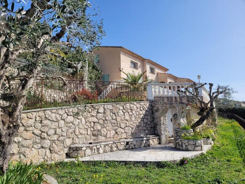 Villa - 200 m² - 8 pièces