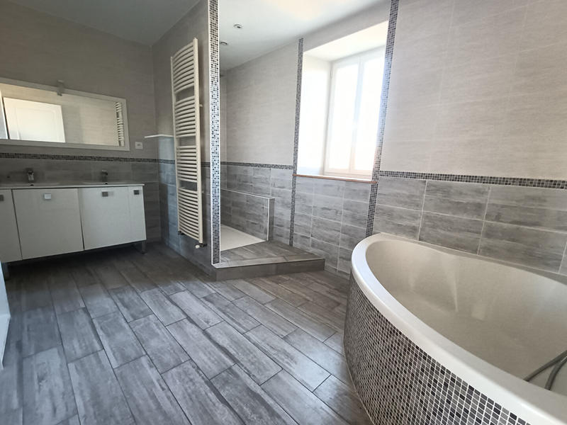 Maison - 253 m² - 8 pièces