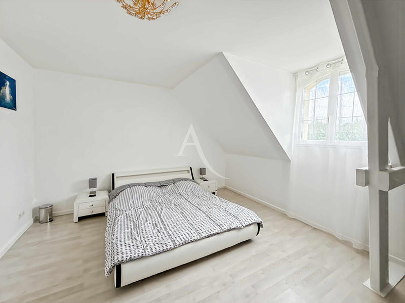 Maison - 328 m² - 8 pièces