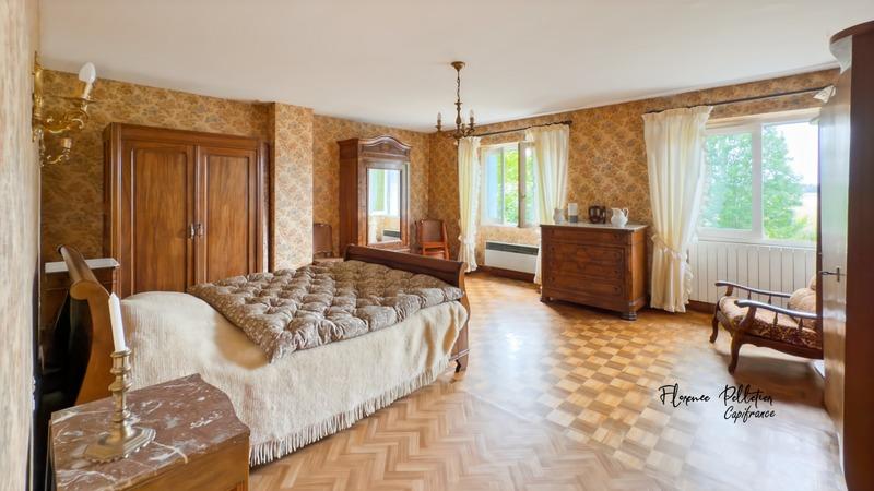 Maison - 333 m² - 9 pièces