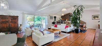 Villa - 215 m² - 6 pièces