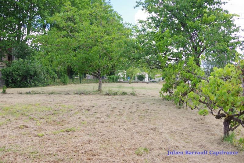 Terrain constructible - 1 028 m²