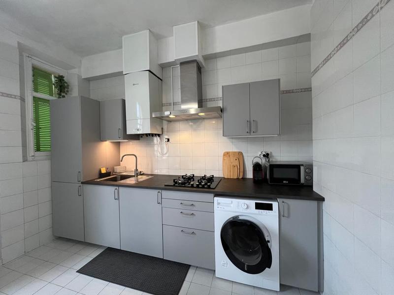 Maison - 250 m² - 11 pièces