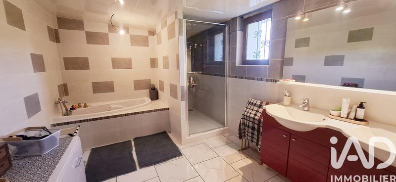 Maison - 206 m² - 4 pièces