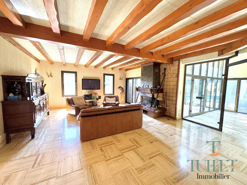 Villa - 256 m² - 9 pièces