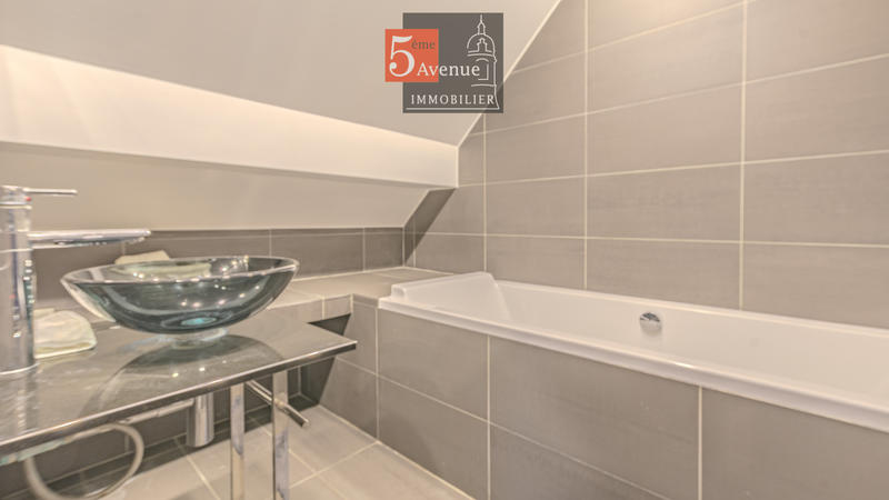 Maison - 400 m² - 8 pièces