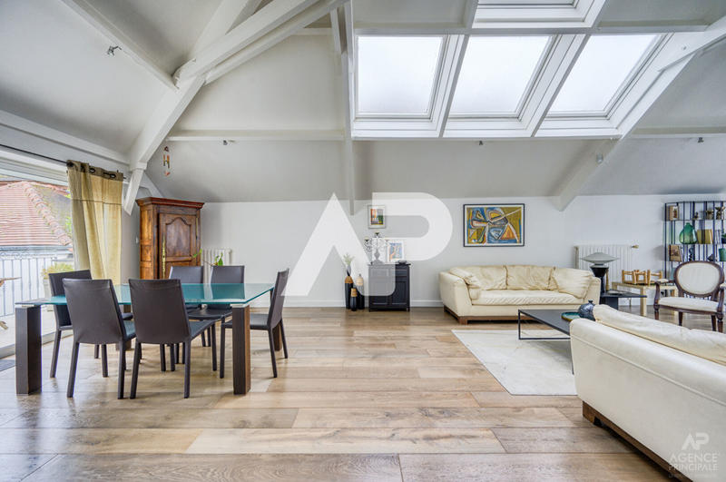 Maison - 240 m² - 6 pièces