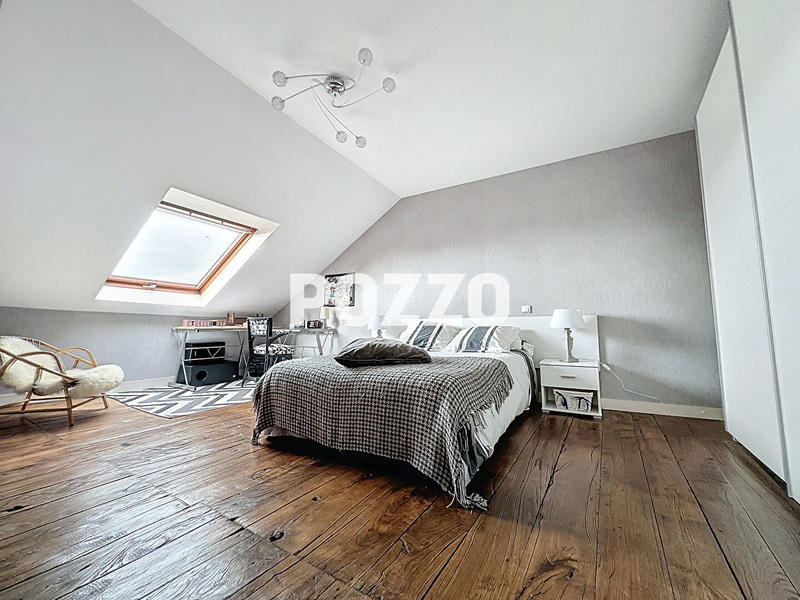 Maison - 265 m² - 9 pièces