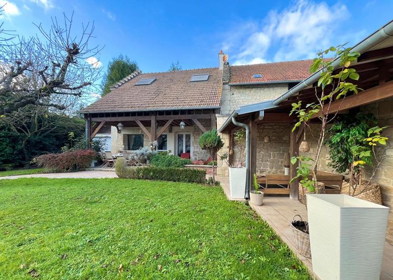 Maison - 260 m² - 8 pièces