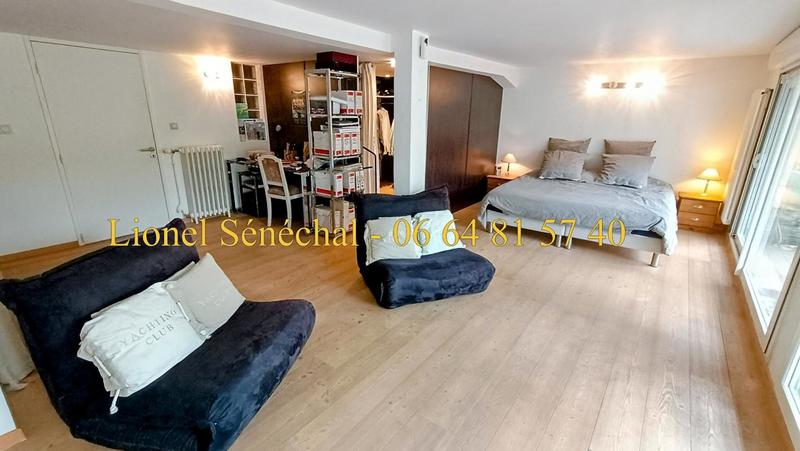 Maison - 247 m² - 15 pièces