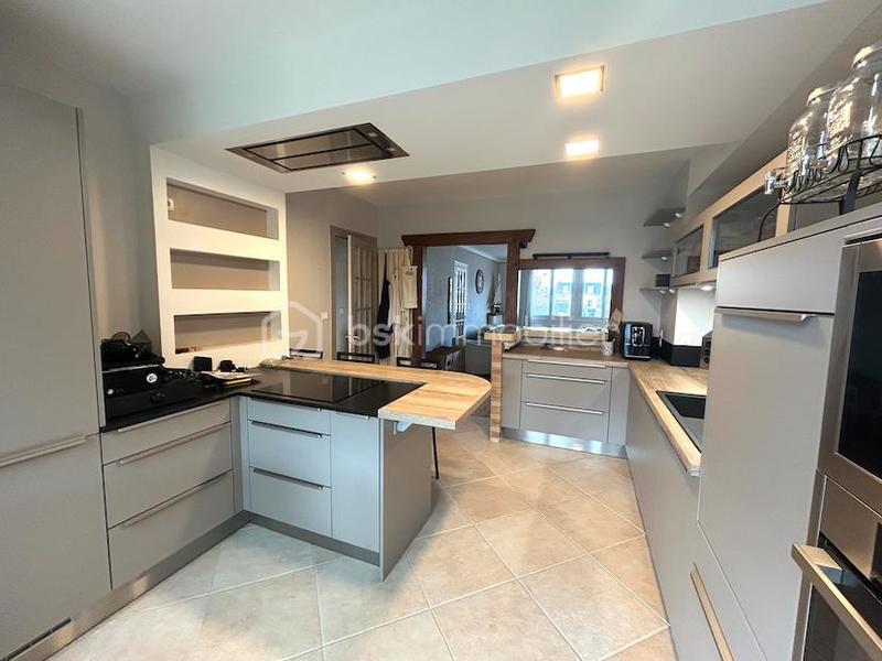 Maison - 168 m² - 8 pièces