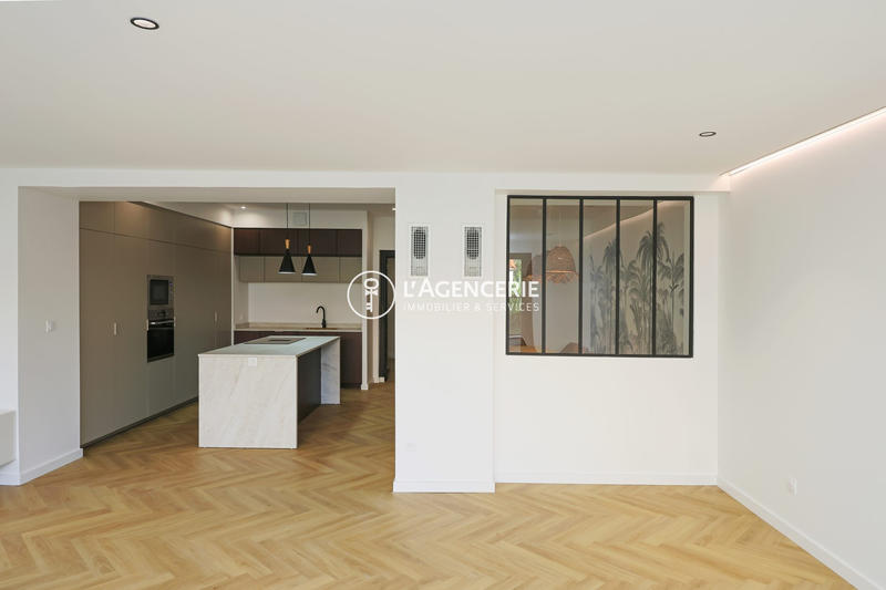 Maison - 210 m² - 7 pièces