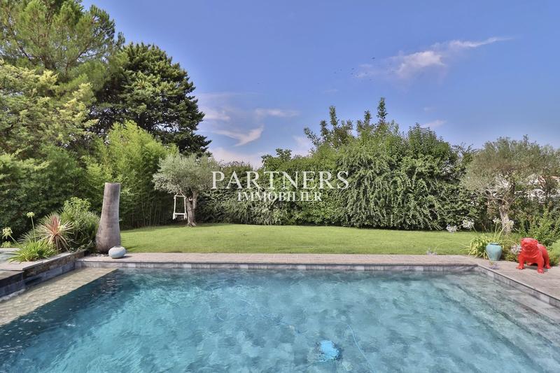 Maison - 300 m² - 10 pièces