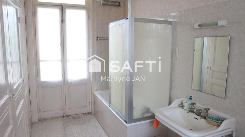 Villa - 222 m² - 12 pièces