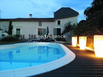 Maison - 218 m² - 7 pièces