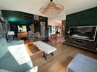 Maison - 202 m² - 9 pièces