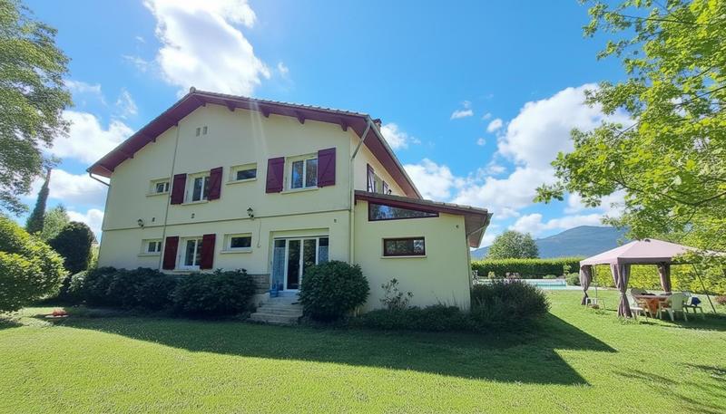 Demeure - 247 m² - 9 pièces