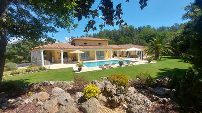 Propriété - 190 m² - 6 pièces