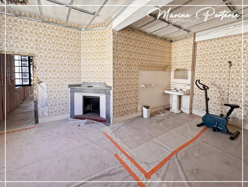 Maison traditionnelle - 420 m² - 13 pièces