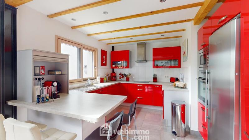 Maison - 177 m² - 7 pièces