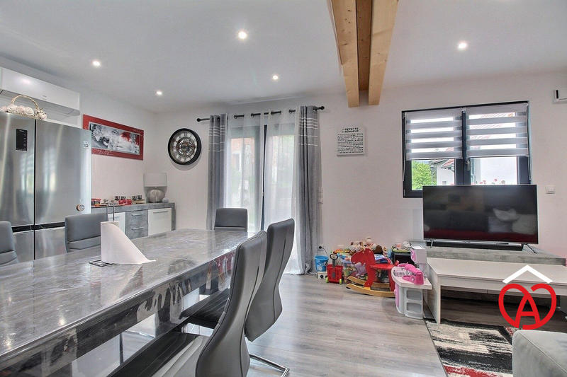 Maison - 140 m² - 9 pièces