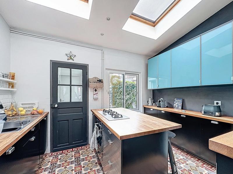 Maison - 170 m² - 8 pièces