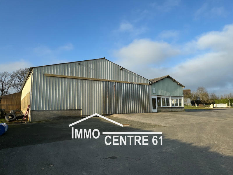 Maison - 1 300 m² - 6 pièces