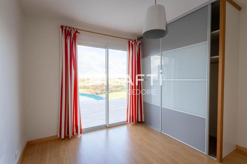 Maison - 298 m² - 9 pièces