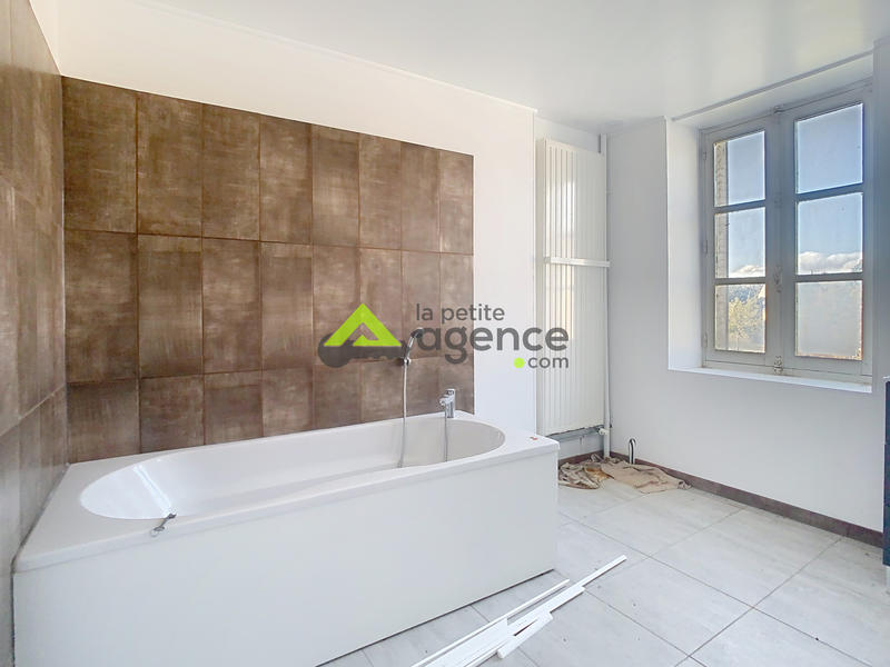 Maison - 285 m² - 11 pièces