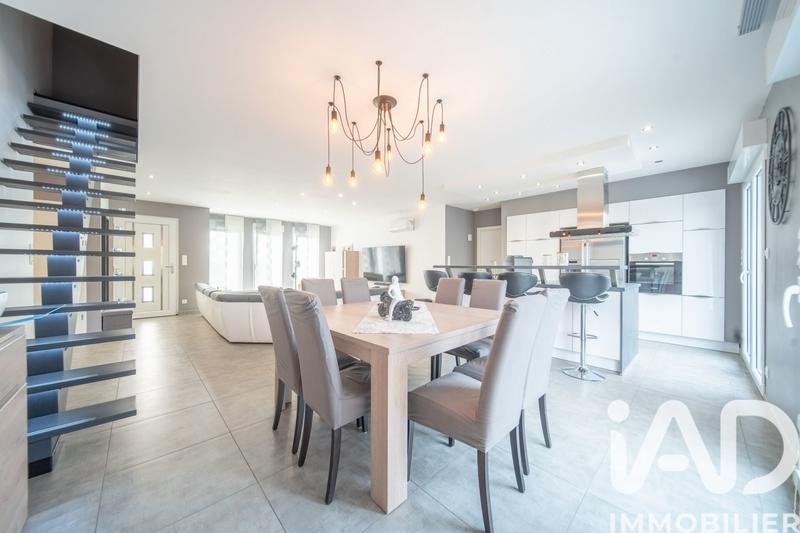 Maison - 121 m² - 4 pièces