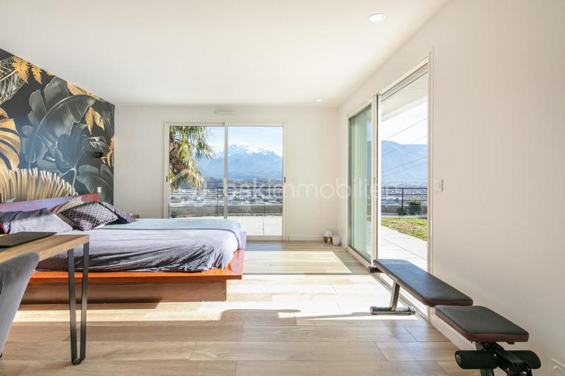 Maison - 200 m² - 6 pièces