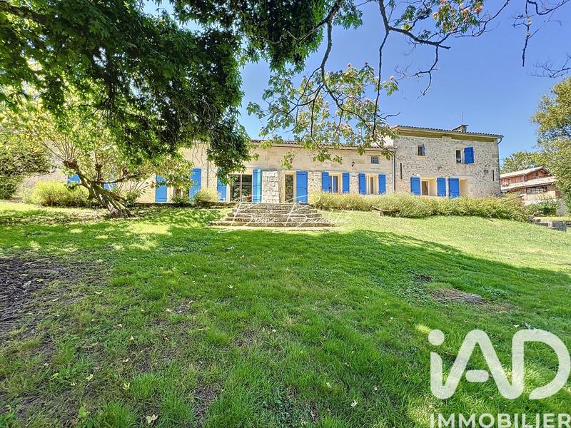 Maison - 239 m² - 8 pièces