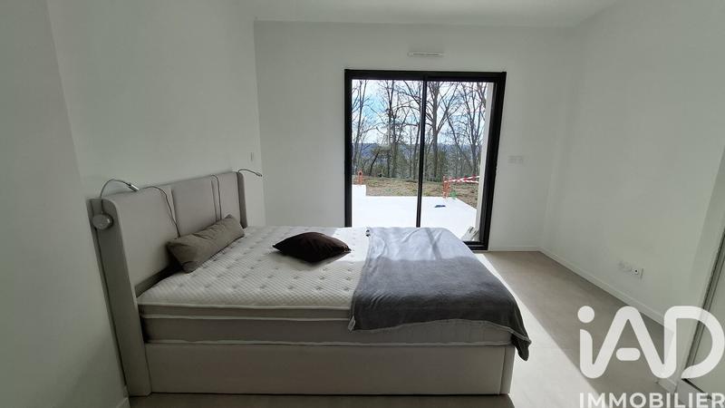 Maison - 200 m² - 7 pièces