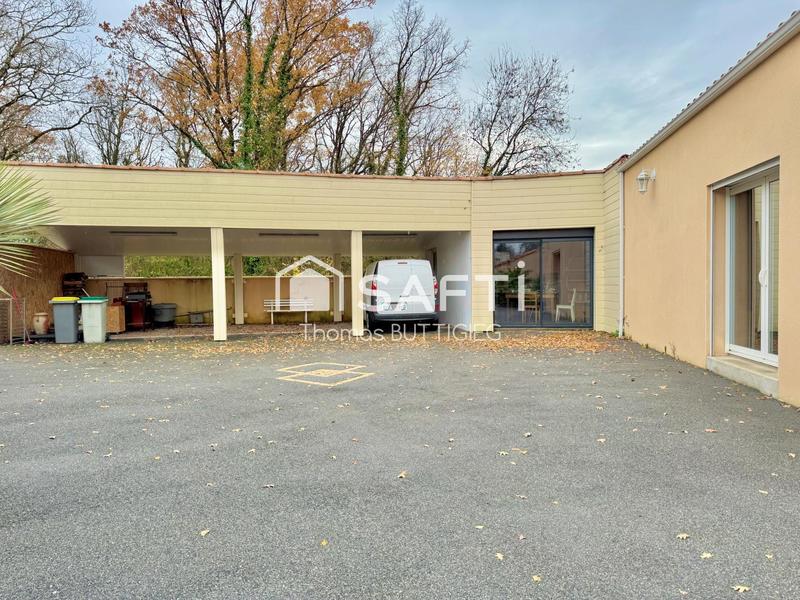 Villa - 233 m² - 8 pièces