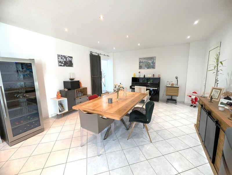 Maison - 200 m² - 8 pièces