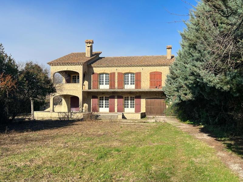 Propriété - 261 m² - 6 pièces