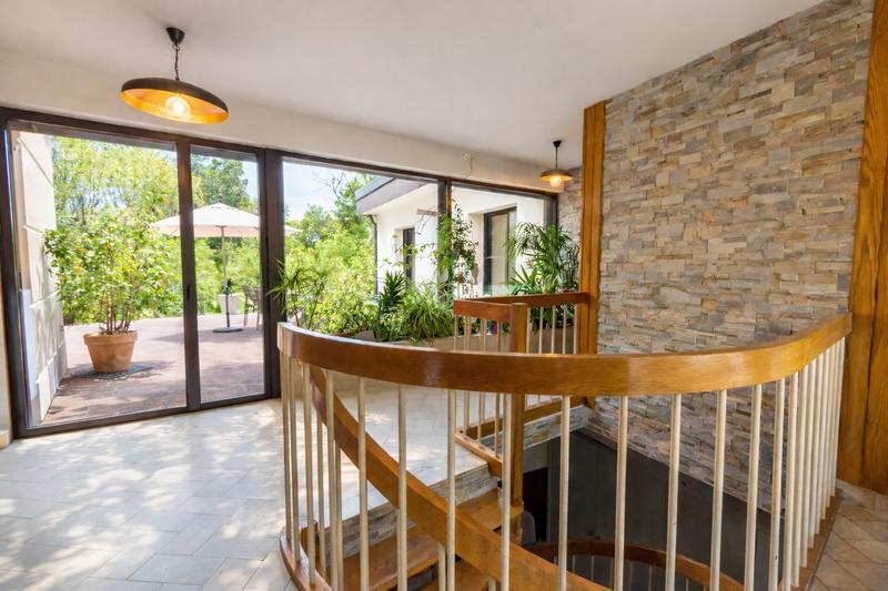 Propriété - 300 m² - 10 pièces