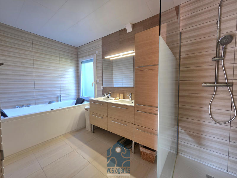 Maison - 175 m² - 6 pièces