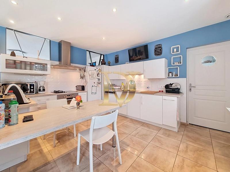 Maison - 230 m² - 8 pièces