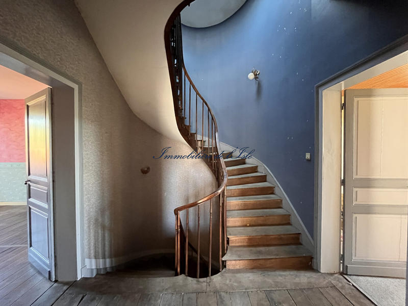 Maison - 280 m² - 10 pièces