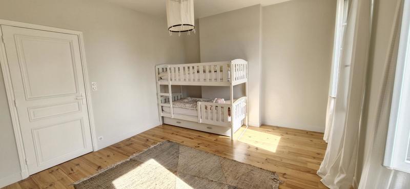 Maison - 241 m² - 8 pièces