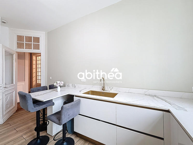 Maison - 280 m² - 11 pièces