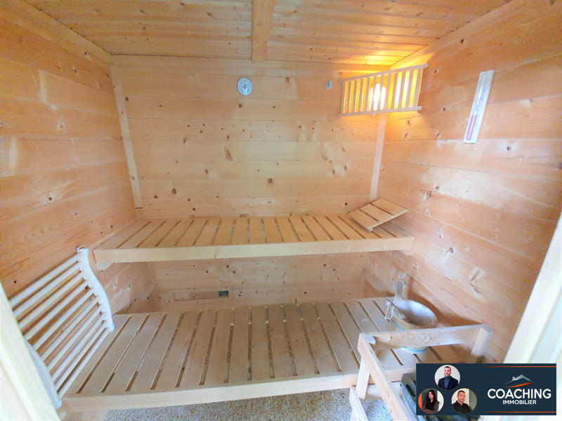 Maison traditionnelle - 198 m² - 6 pièces